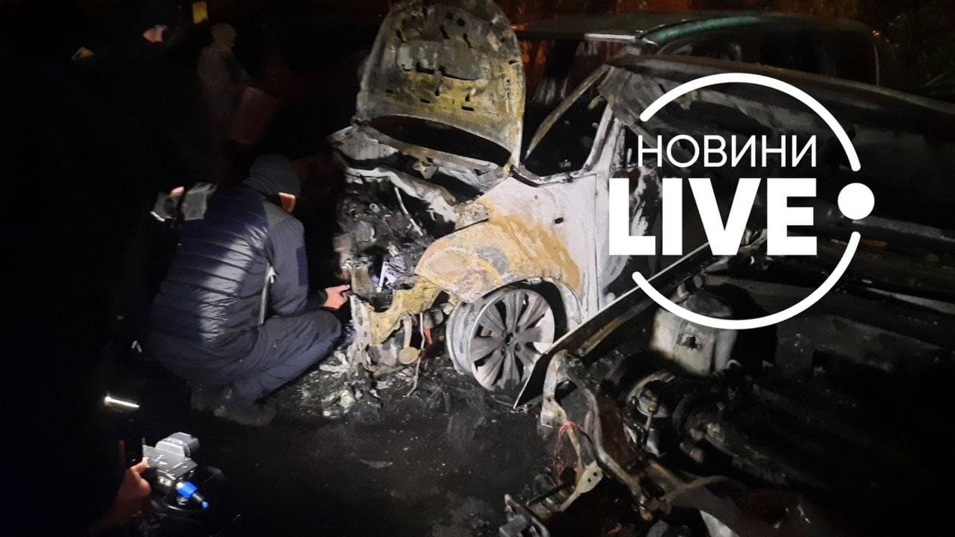Пожар в Киеве - в столице горели автомобили - фото