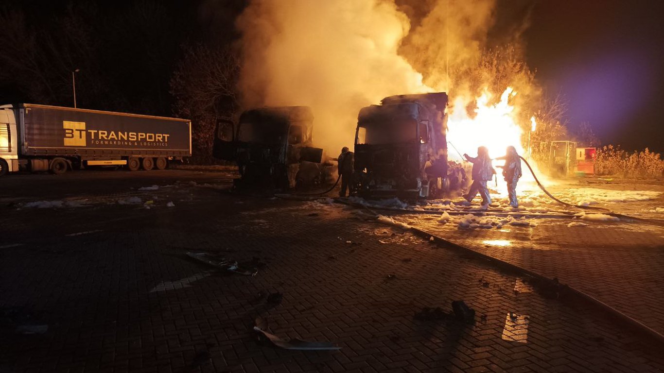Взрыв и пожар на АЗС под Харьковом