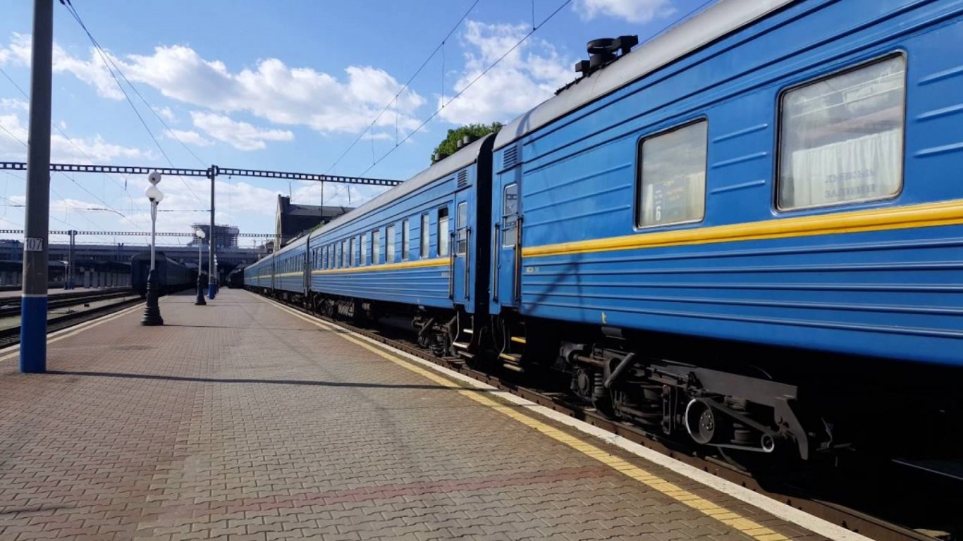 Укрзализныця заявила о массовых задержках поездов: какие маршруты опаздывают