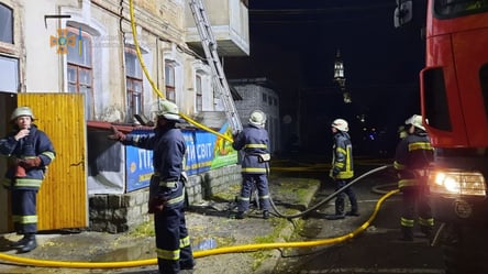 У Харкові горіла дерев'яна багатоповерхівка: людей екстрено евакуювали. Кадри з місця події - 285x160