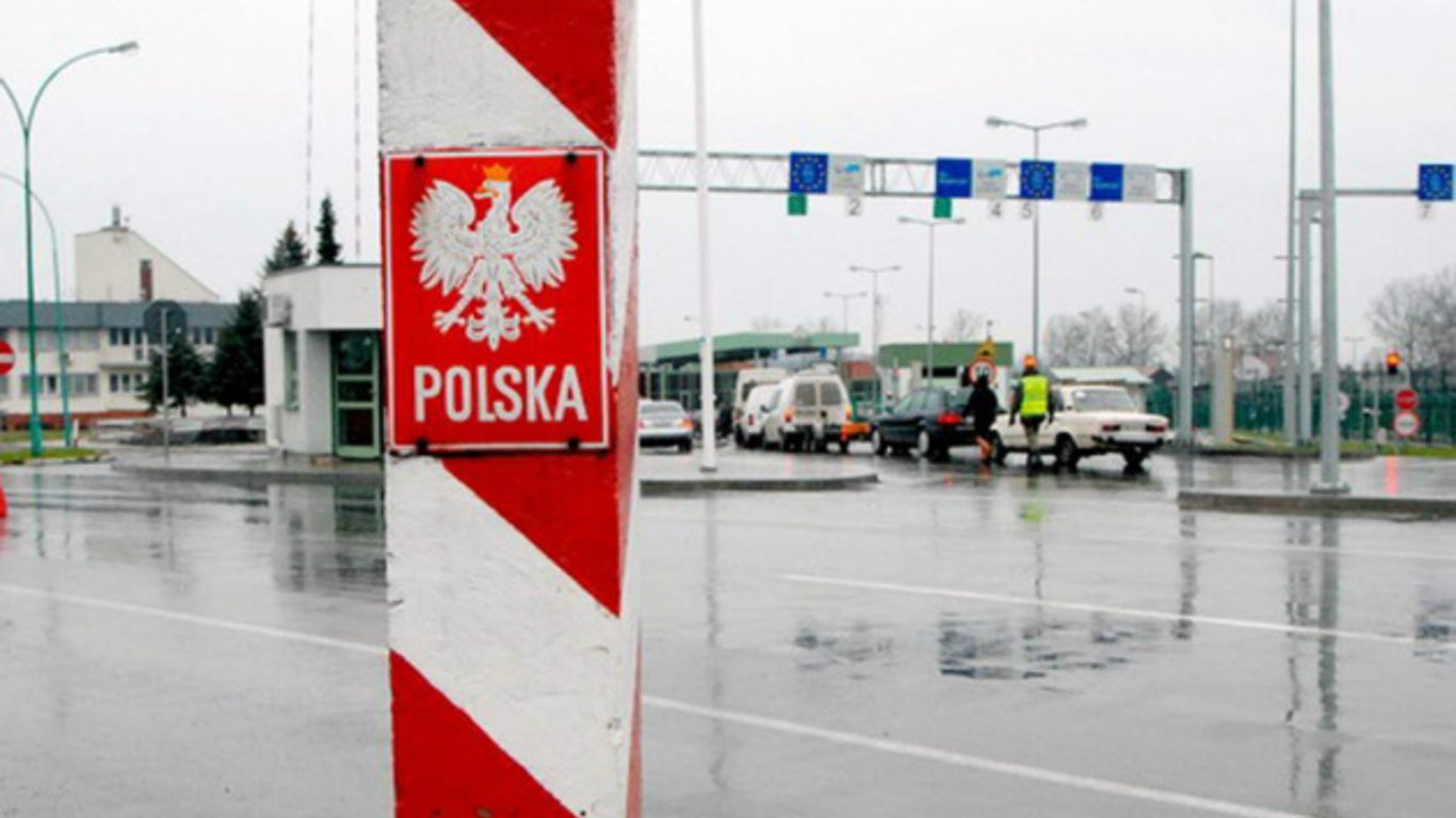 Польские пограничники обнаружили более 500 поддельных COVID-сертификатов из Украины