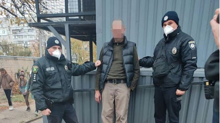 Разгуливал с пистолетом в руке: в Харькове оперативно задержали мужчину - 285x160