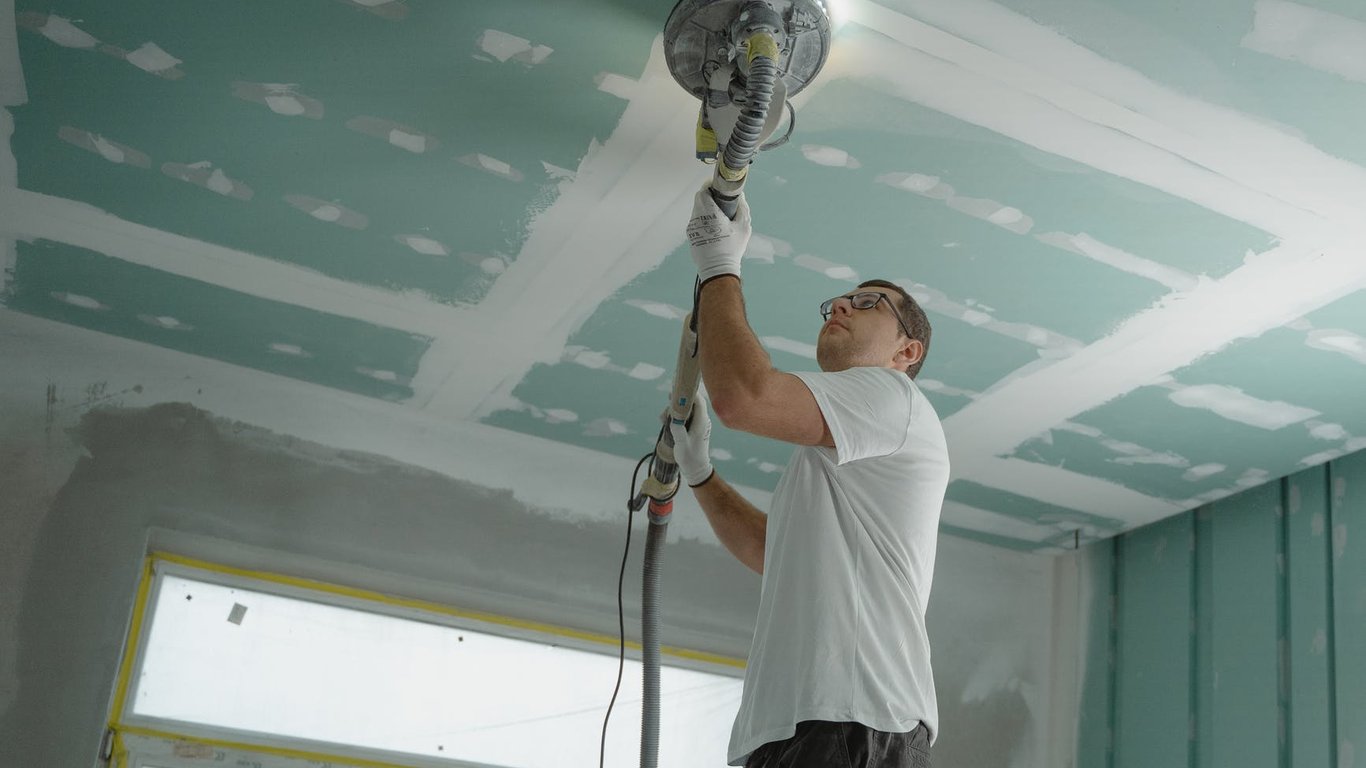 Робота в Україні - скільки заробляють майстри з ремонтних робіт