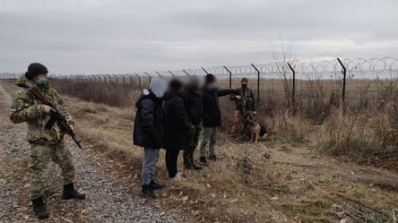 Йшли пішки до ЄС: на Харківщині затримали нелегалів з Куби - 285x160