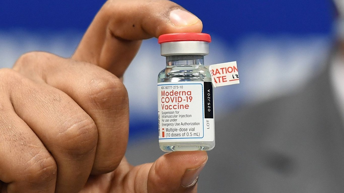Вакцинацию Moderna отсрочили для подростков в США из-за рисков