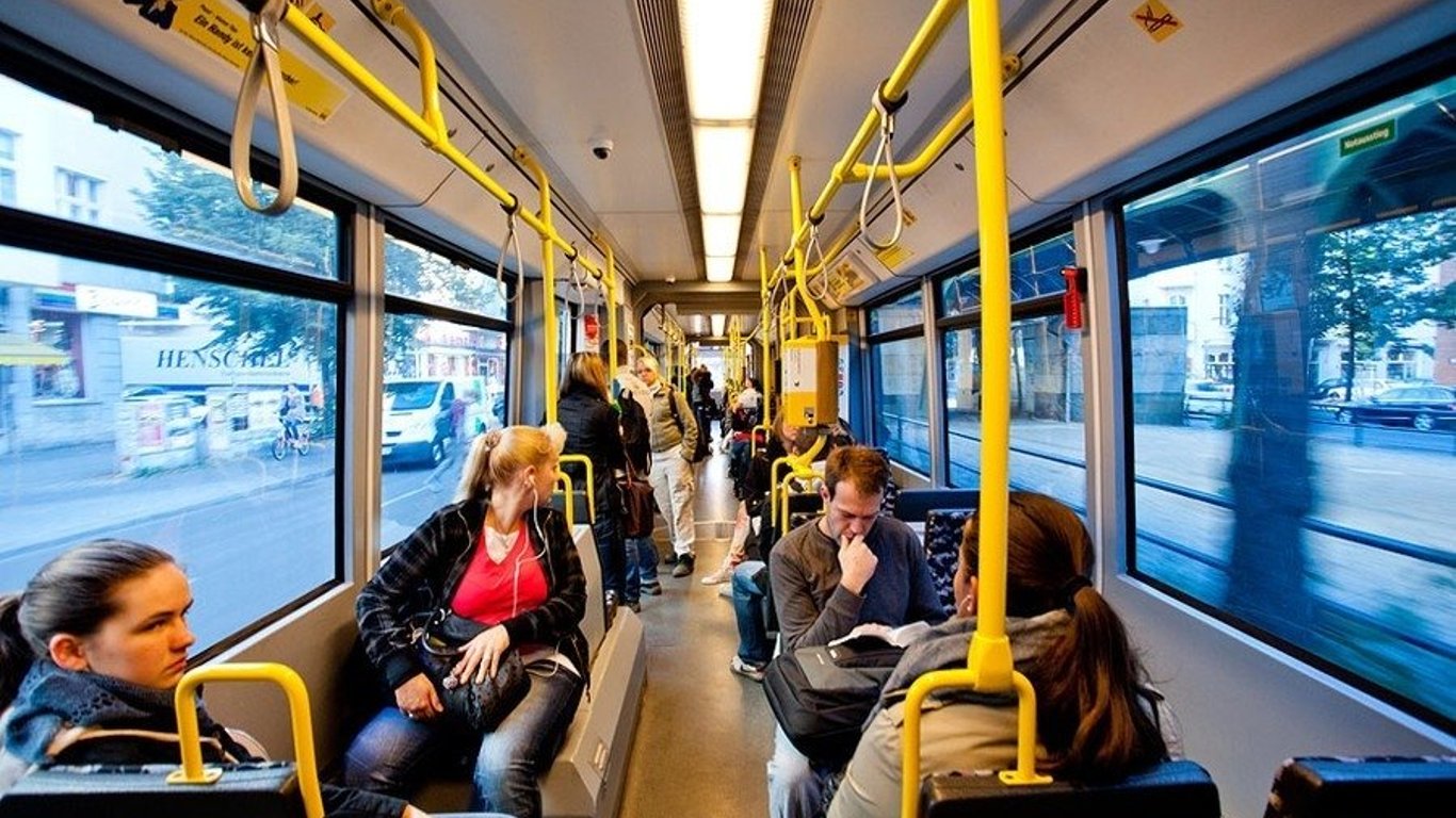 Громадський транспорт у Києві - змінюється графік роботи - причина