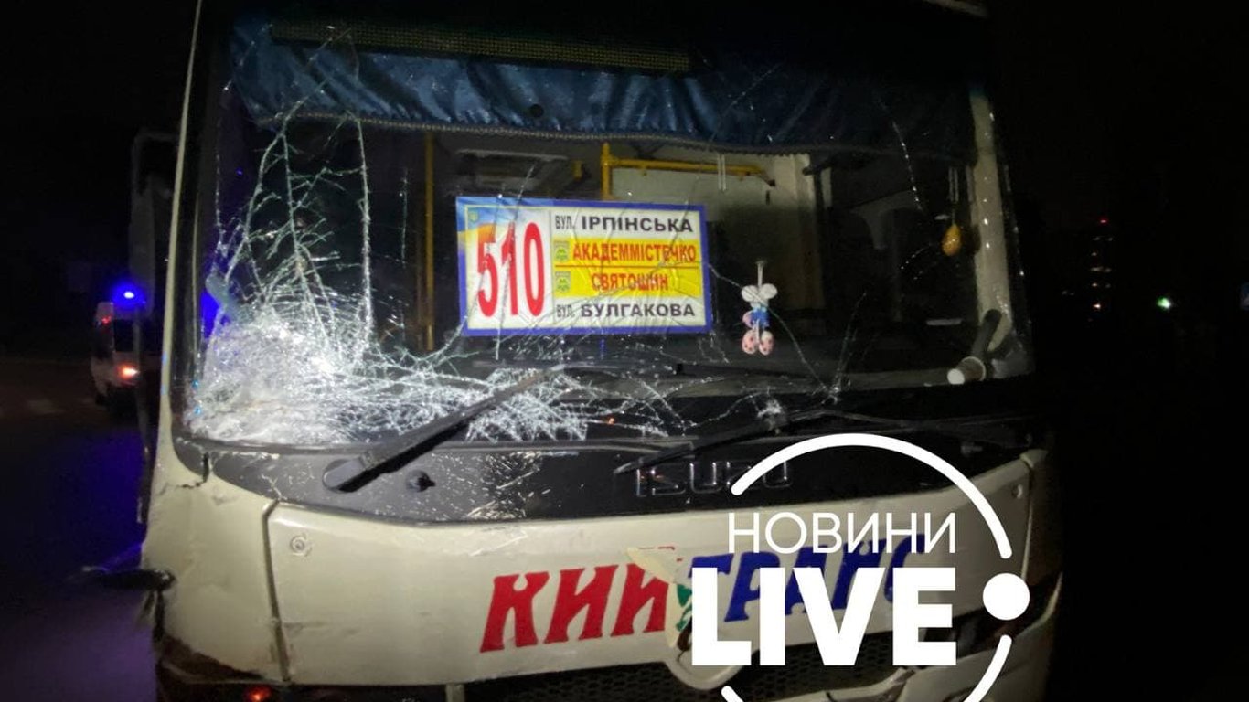 Смертельная авария - в Киеве в маршрутку врезалась легковушка