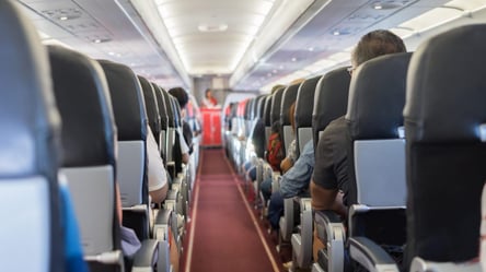 Не робіть цього у літаку: проста звичка може викликати захворювання й грибкову інфекцію - 285x160
