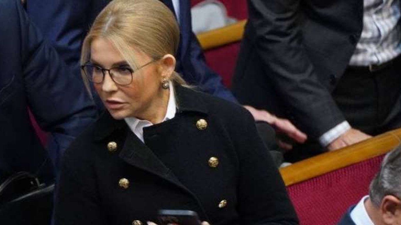 Юлия Тимошенко появилась в Раде в яркой юбке - фото