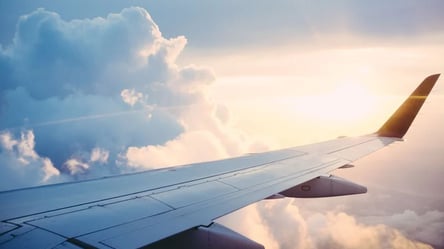 В самолете в Харькове произошел скандал: один из пассажиров закурил прямо на борту - 285x160
