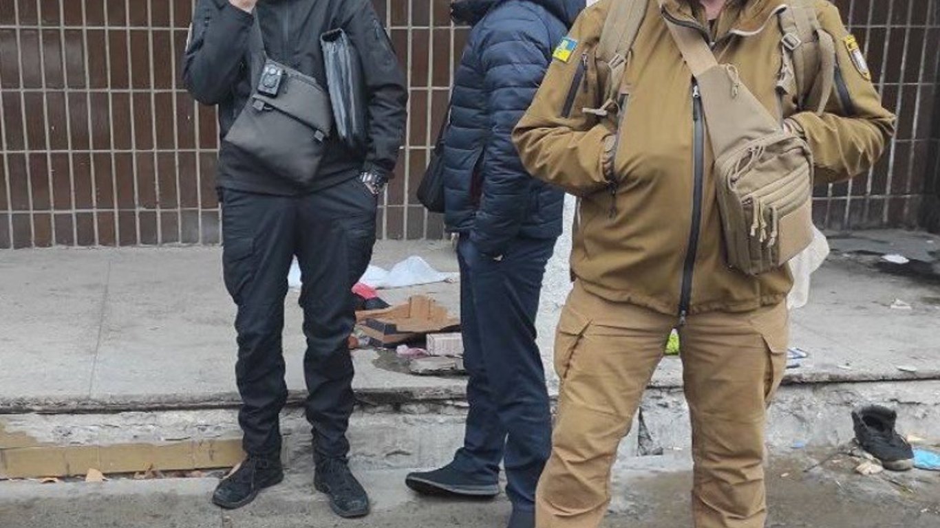 У Києві біля лікарні виявено труп: що відомо - фото