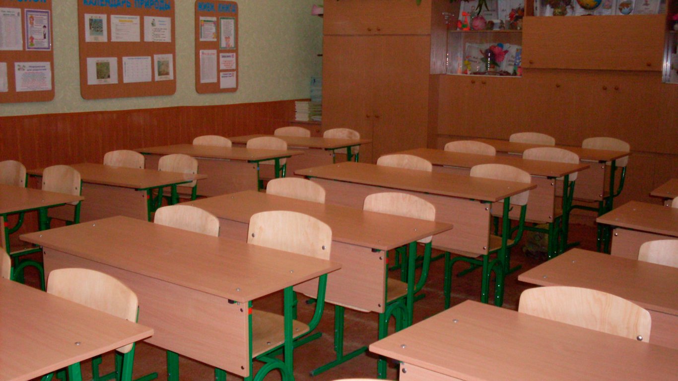 В школах Харькова учебный год продлят на неделю