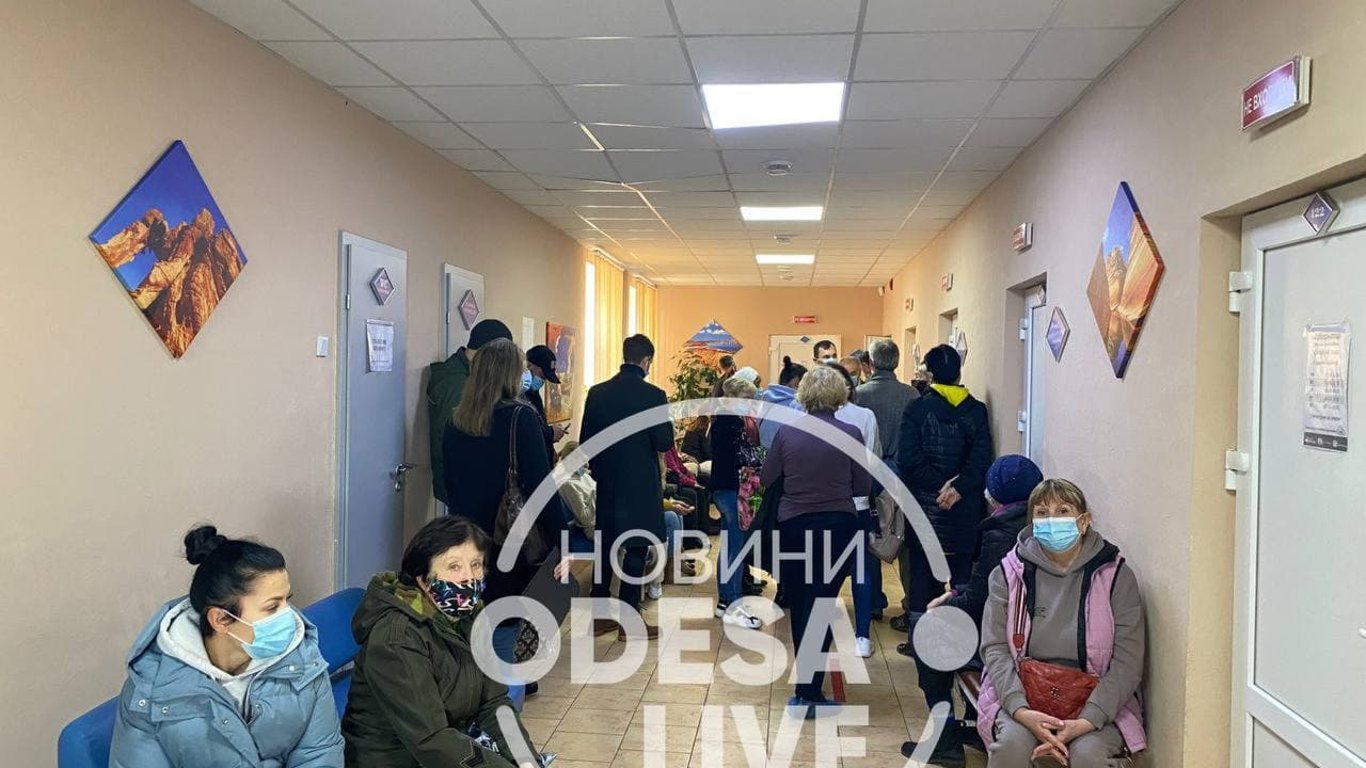 Коронавирус в Одессе - в поликлиниках огромные очереди