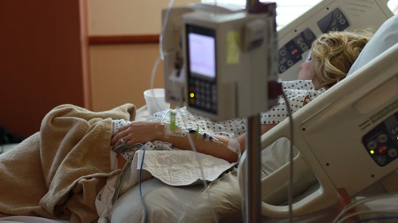 В больницах на Львовщине не хватает мест для больных на коронавирус