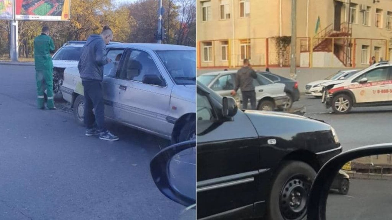 В Одессе произошло ДТП - легковушка столкнулась с "скорой"