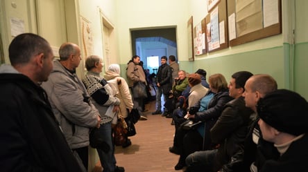 Толпы людей заполонили харьковские поликлиники: в чем причина - 285x160