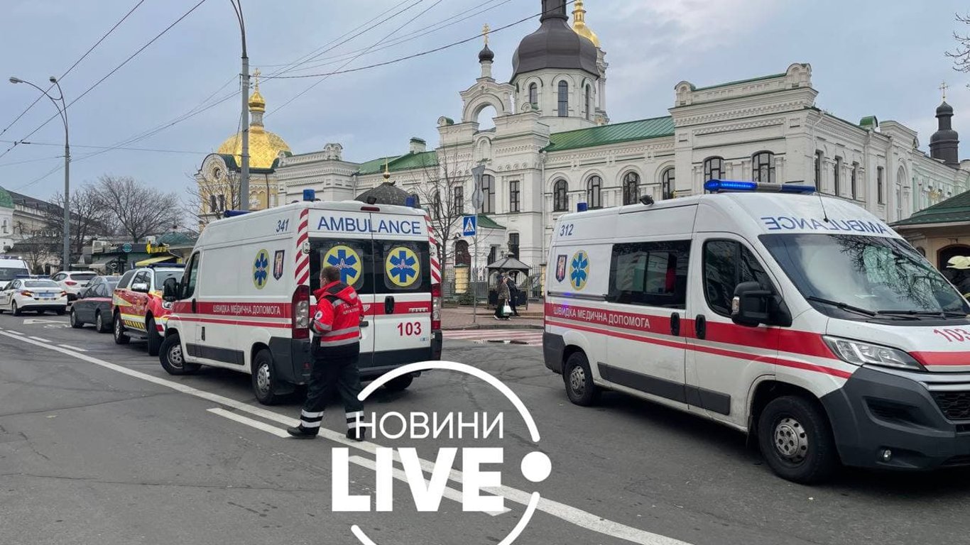 Пожар в Киево-Печерской Лавре – священник набросился на журналиста
