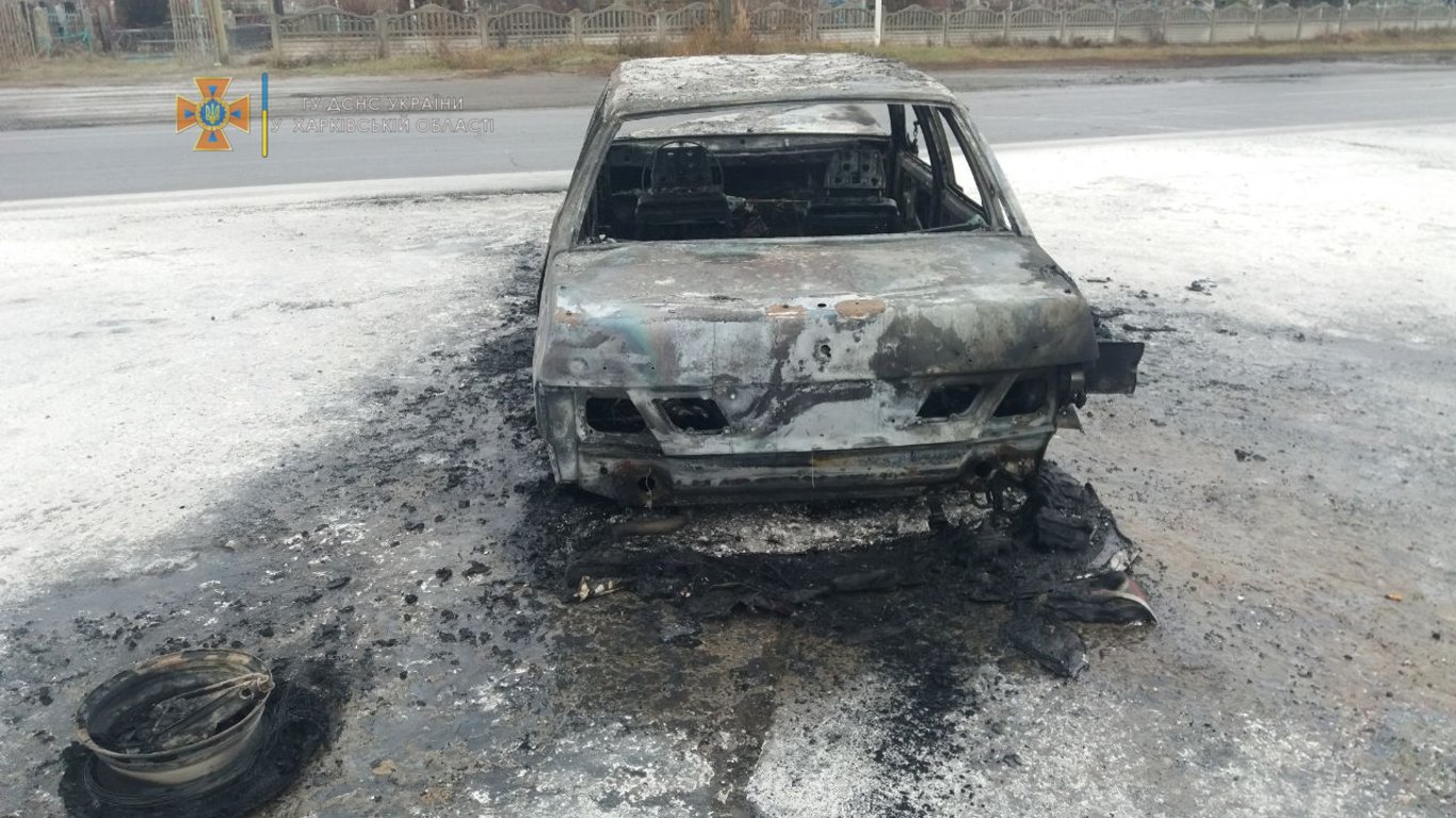 В Харьковской области загорелось авто