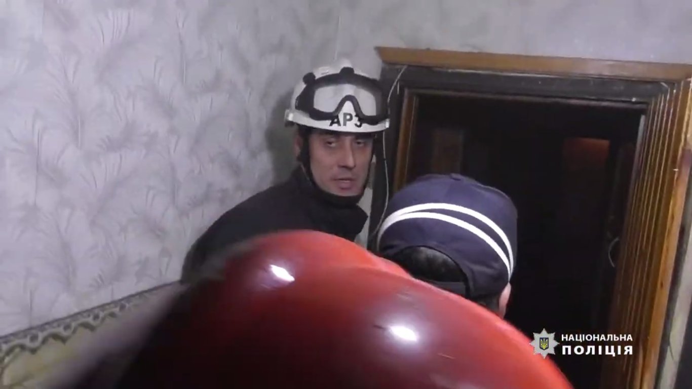 Похищение на Троещине - мужчина затянул девушку в свою квартиру - Новости Киева
