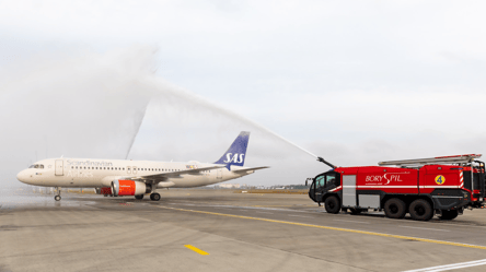 В аеропорту "Бориспіль" романтично зустріли перший рейс зі Стокгольма - 285x160