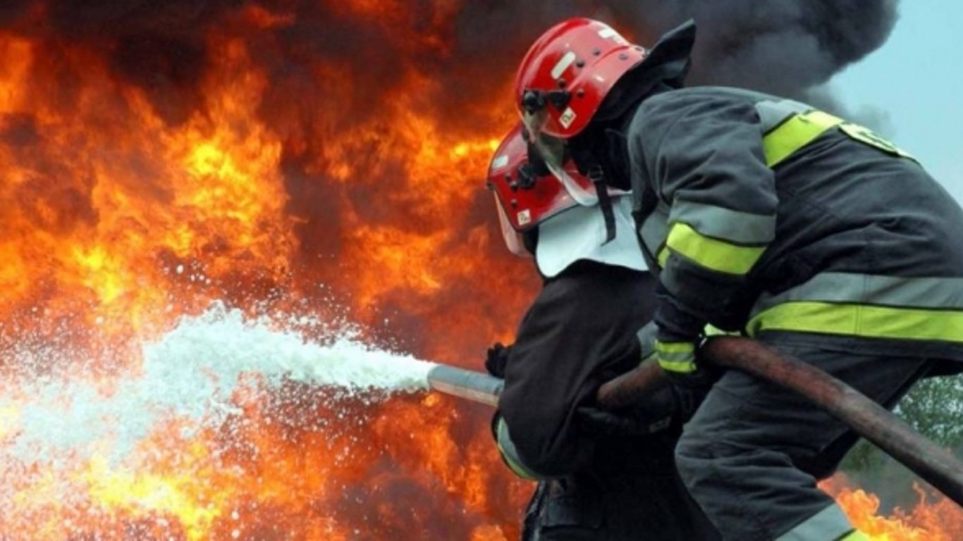 В Харькове мужчина намеренно поджигает свою квартиру