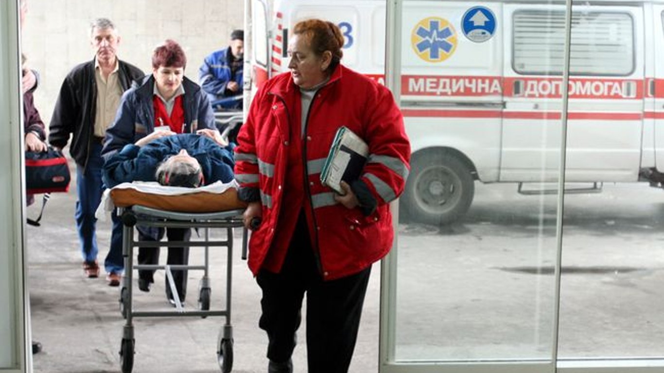 Молодой маме выбили зубы и сломали нос - Новости Киева и области
