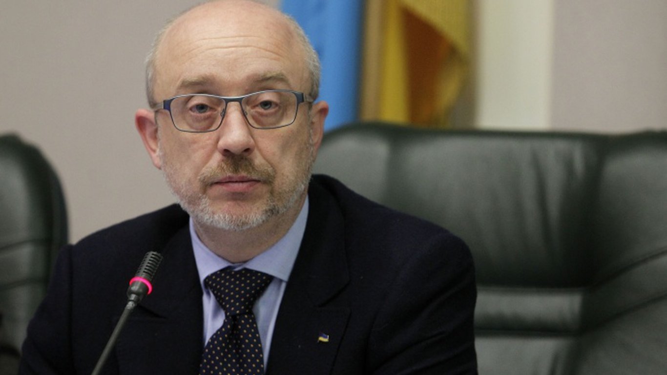 Зеленский вывел Резникова из состава делегации в ТКГ: кто будет исполнять его обязанности