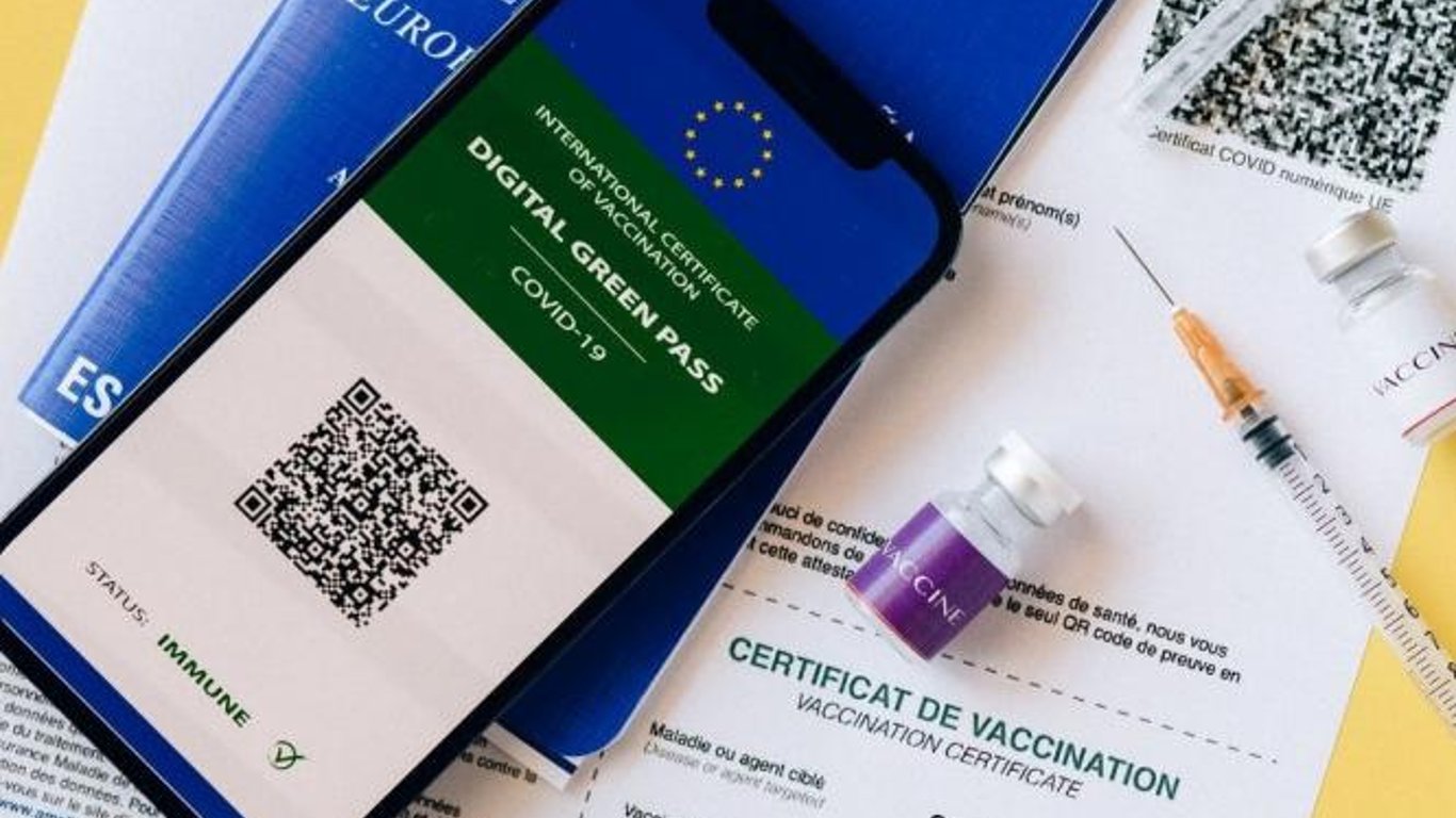 В КГГА назвали количество поддельных сертификатов вакцинации в Киеве
