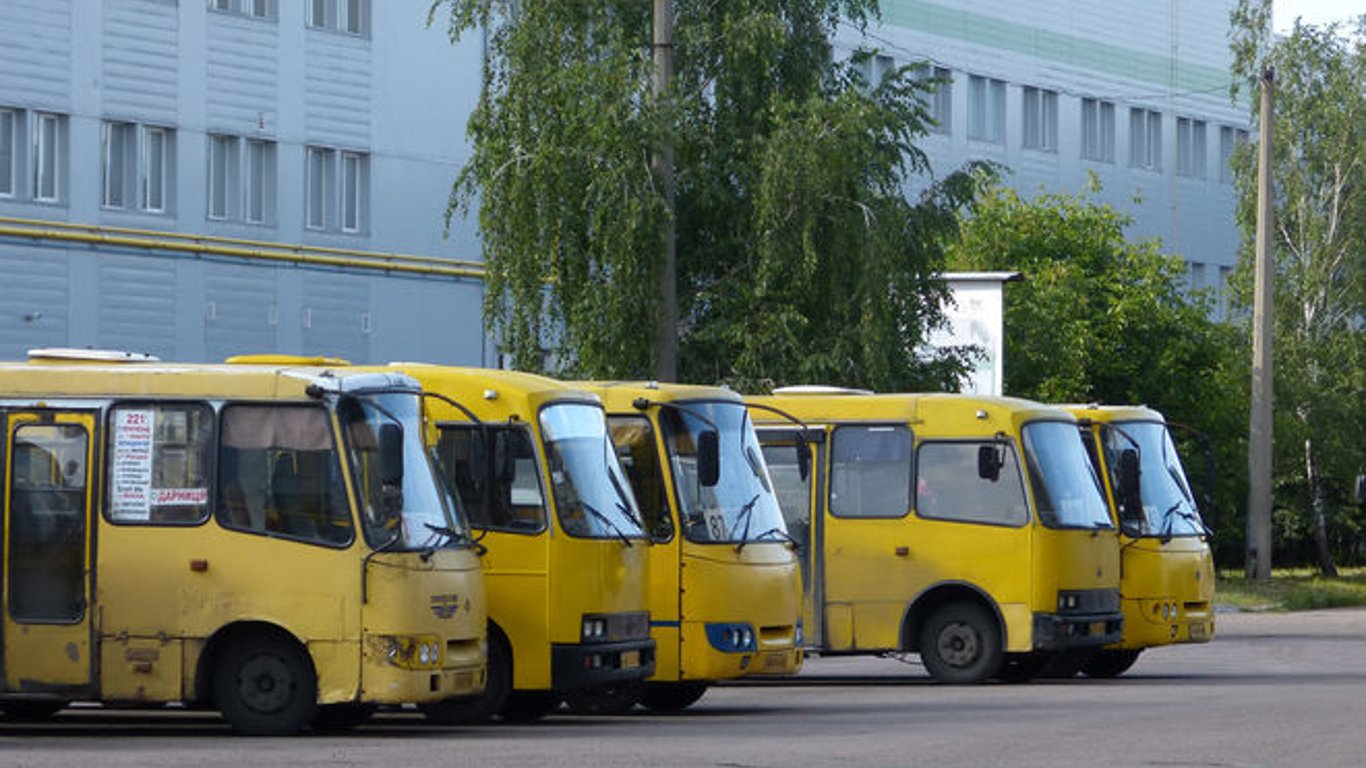 В Киеве отменили 11 маршруток - причина