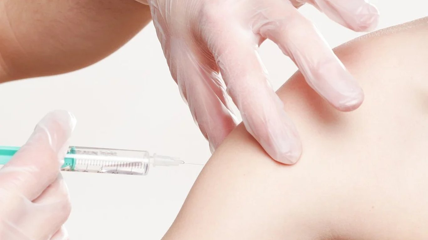 В Украине утвердили форму справки о противопоказаниях к COVID-вакцинации