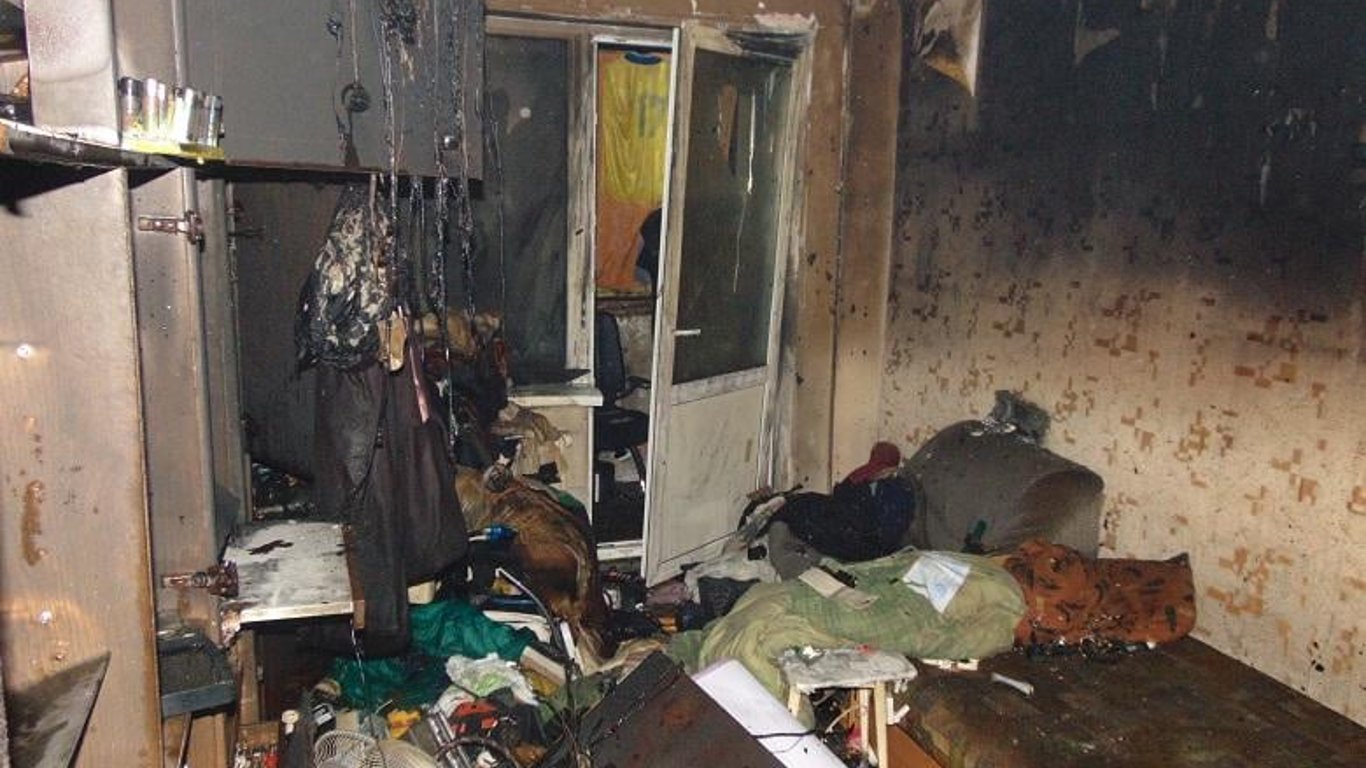 Пожар в Киеве - мужчина поджег квартиру из-за мобильного телефона