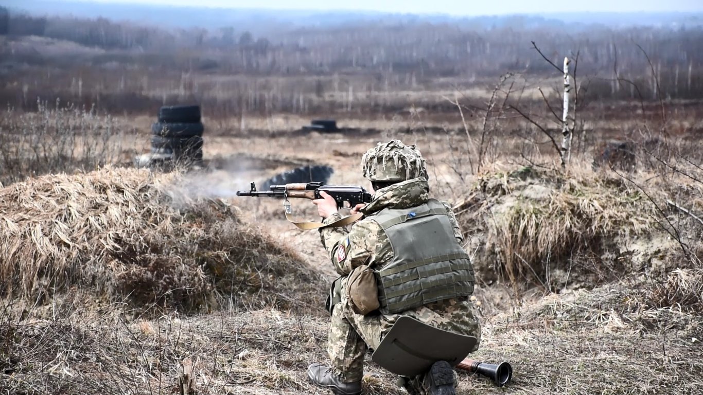 Война на Донбассе - боевики обстреляли поселок Болотенное
