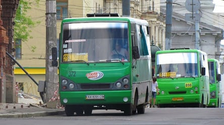 Невакцинированные от COVID-19 не смогут попасть в один из автобусов Харькова. Перевозчик прокомментировал ситуацию - 285x160