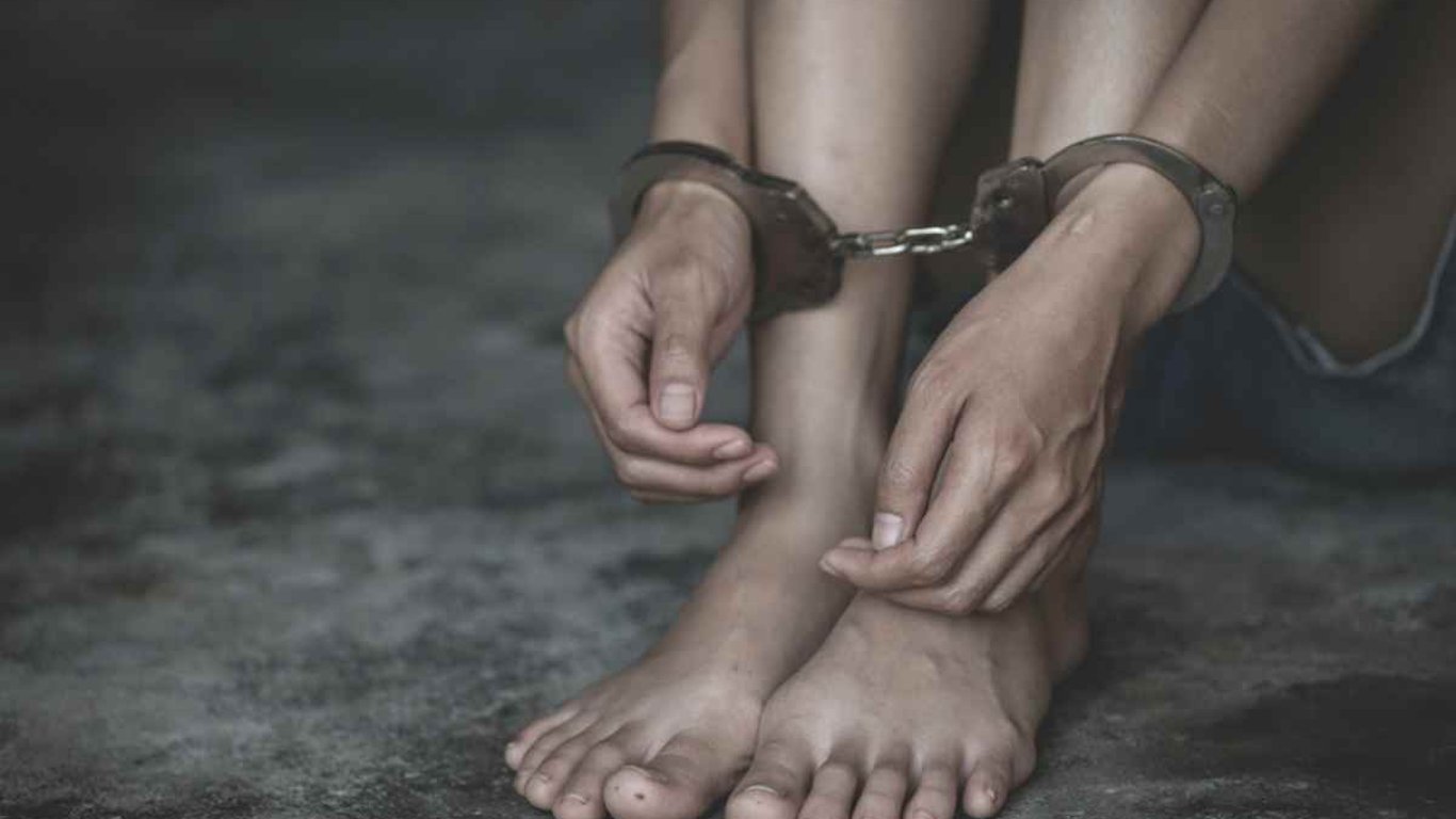 В Одесской области разоблачили группу торговцев людьми - из рабства освободили 12 человек