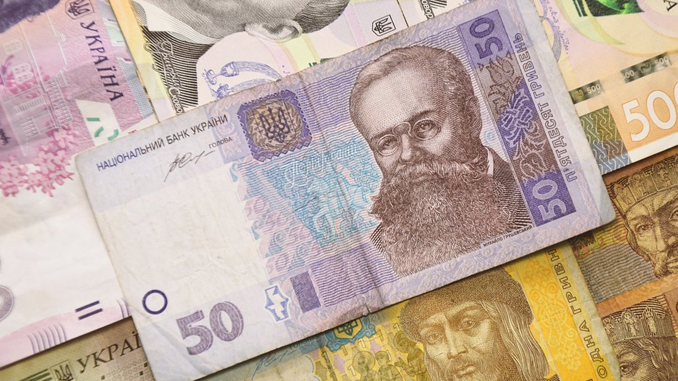В Харькове чиновница задекларировала подарок - 700 тыс. гривен наличными