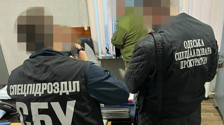 За хабар видавав військові квитки: на Одещині затримали офіцера Держспецзв'язку - 285x160