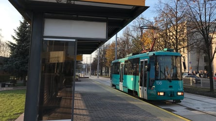 В Харькове автомобилист заблокировал движение трамвая. Подробности и кадры с места происшествия - 285x160