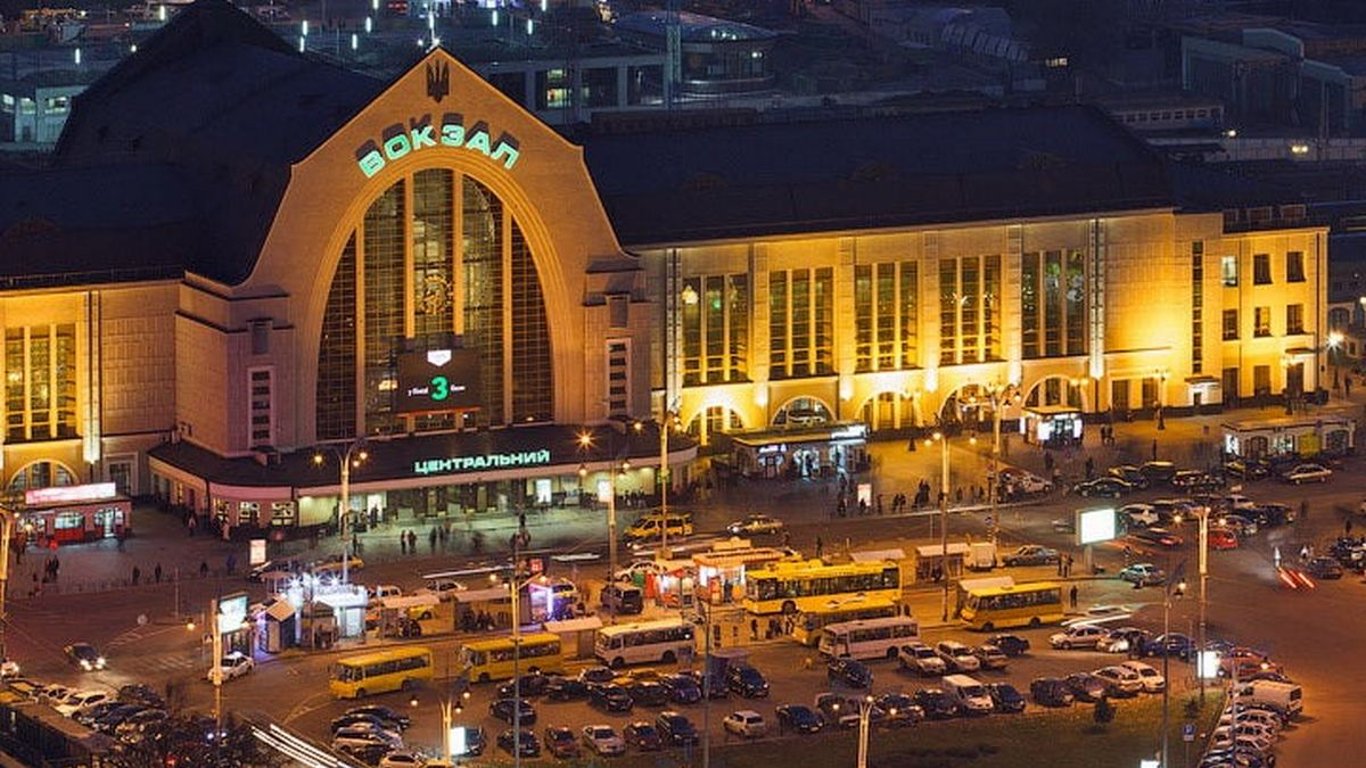 Евакуація в Києві - на вокзалах шукають вибухівку