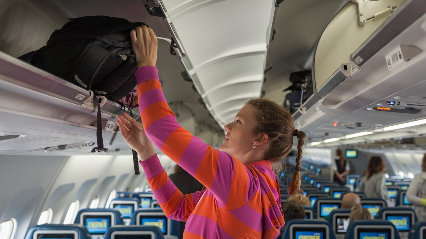 Как бесплатно провезти вещи в самолете: совет стюардессы