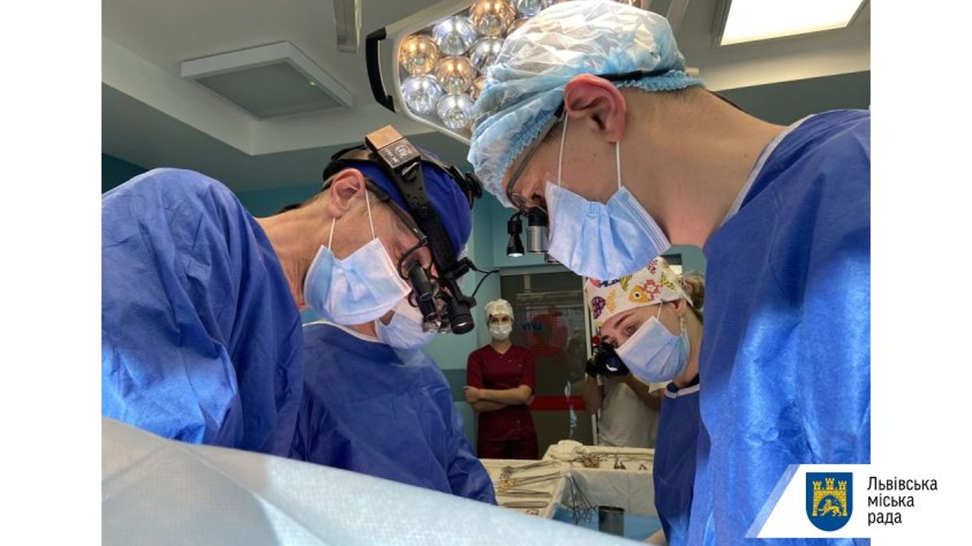 Во Львове хирурги из США провели 9 операций детям с тяжелыми пороками сердца
