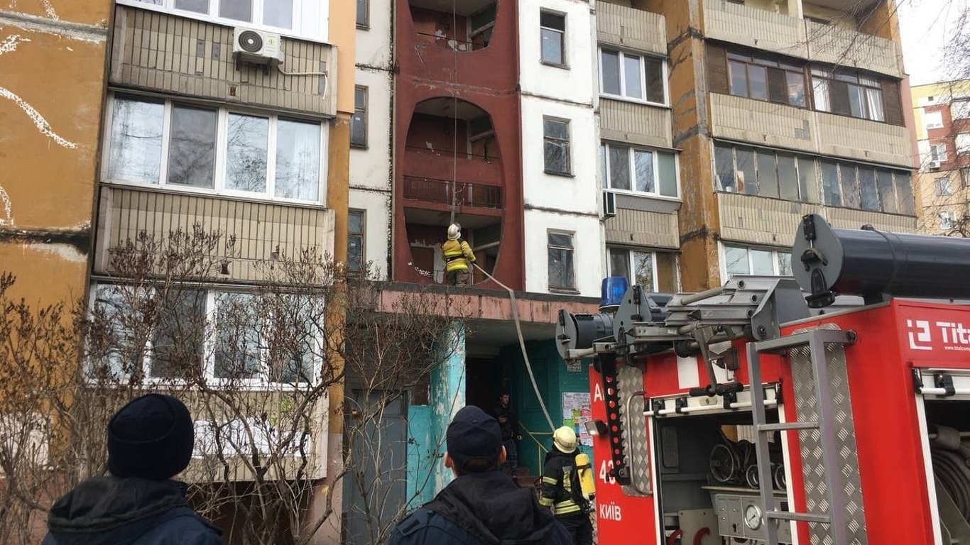 Пожар в Киеве - на Троещине горела многоэтажка - погиб человек