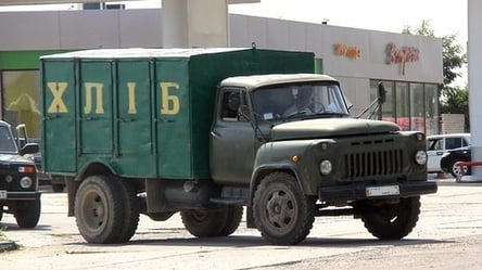Под Киевом грузовик с хлебом разворотил "Мазду". Фото - 285x160