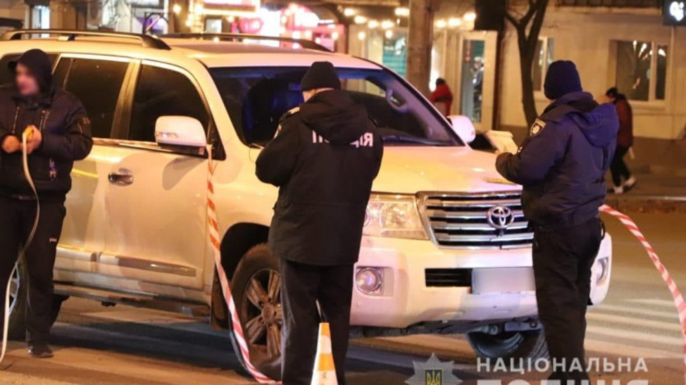 В Харькове внедорожник сбил подростков - водитель имеет условный срок за кражу