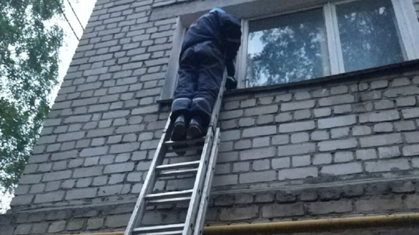 Спасатели обнаружили труп в одной из квартир Харькова. Подробности