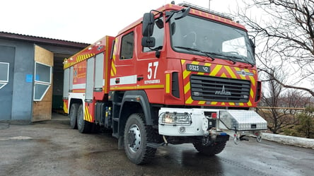 Пожежа у Києві: "герої паркування" заважали рятувальникам. Відео - 285x160