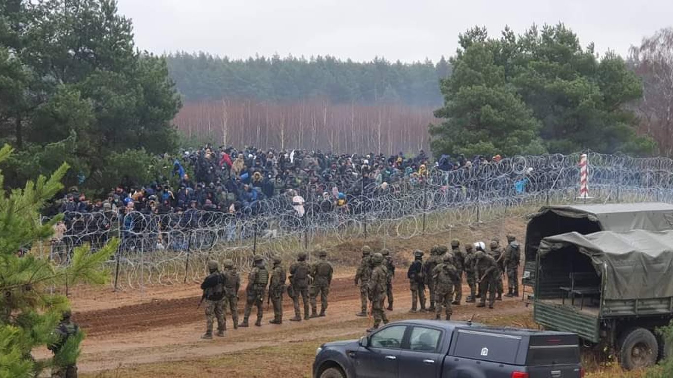 Криза на кордоні: ЄС та Україна звинуватили Білорусь у контрабанді людей