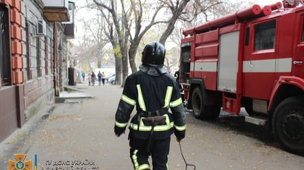 В Одесі під час пожежі в житловому будинку живцем згорів чоловік. Фото, відео - 285x160