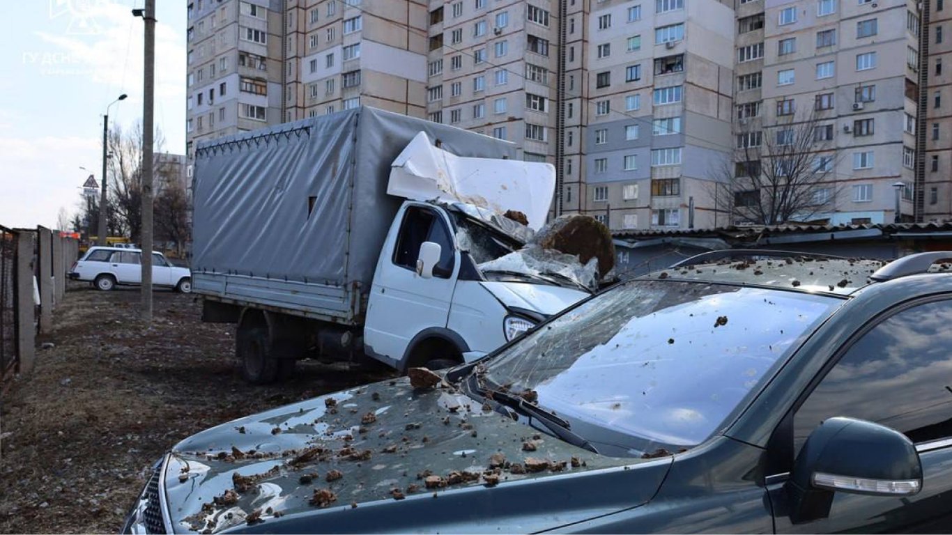 Оккупанты обстреляли Харьковскую область и повредили здания