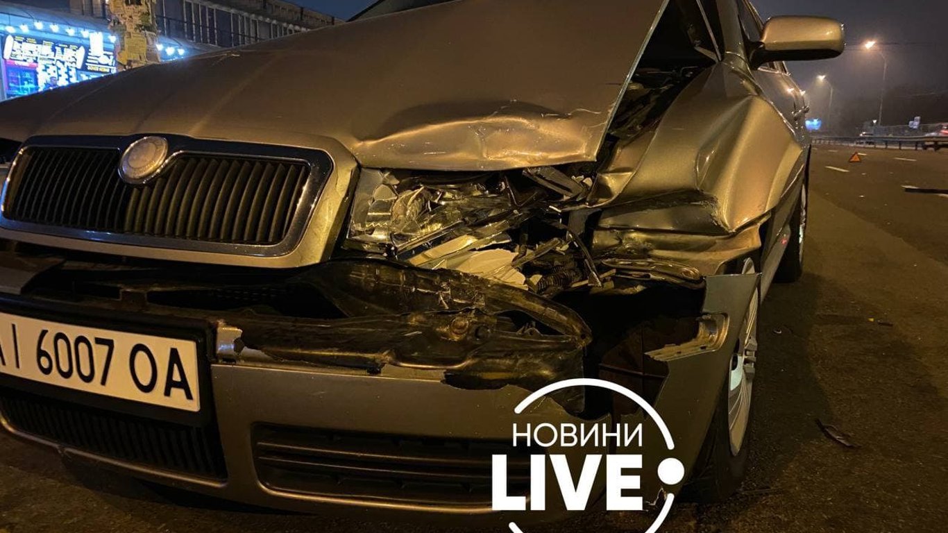 ДТП в Киеве - легковушка врезалась в авто полиции