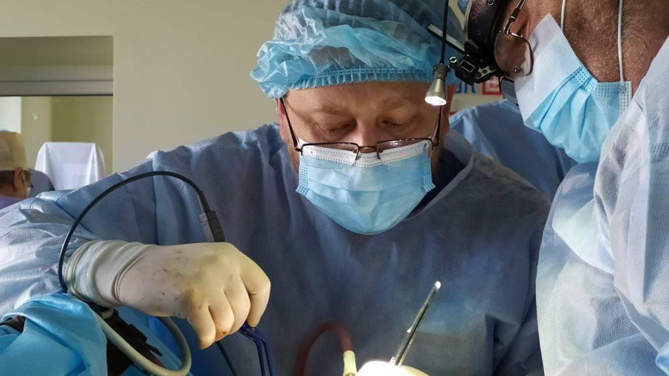 Во львовской больнице удаляют опухоли с современным УЗИ-аппаратом - фото